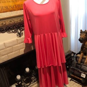 Dainty Newell’s Rose 3/4 sleeve tiered dress.